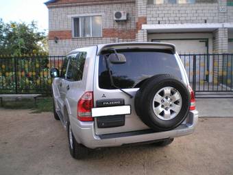 2002 Mitsubishi Pajero Pictures