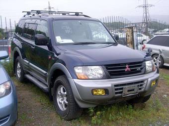 2002 Mitsubishi Pajero Pictures