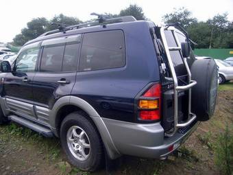 2002 Mitsubishi Pajero Pictures