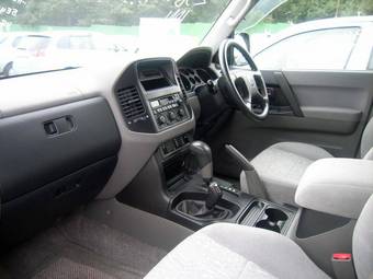 2002 Mitsubishi Pajero Photos