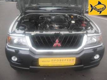 2002 Mitsubishi Pajero Images
