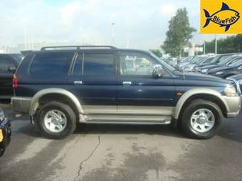 2002 Mitsubishi Pajero Images