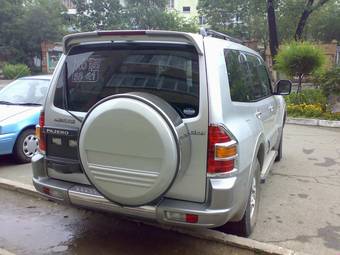 2002 Mitsubishi Pajero Photos