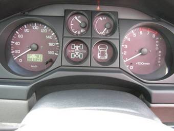 2002 Mitsubishi Pajero Photos