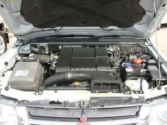 2002 Mitsubishi Pajero Pictures