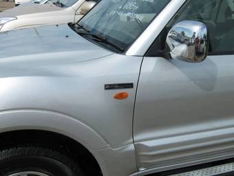 2002 Mitsubishi Pajero Photos