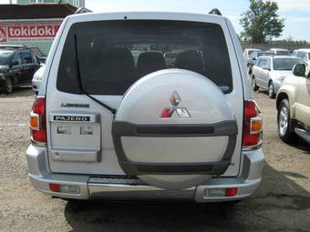 2002 Mitsubishi Pajero Images