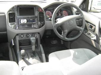 2002 Mitsubishi Pajero Pictures