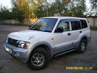 2002 Mitsubishi Pajero Photos