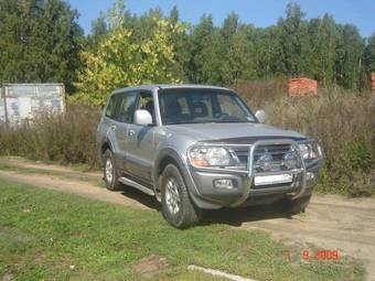 2002 Mitsubishi Pajero Photos