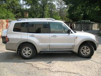 2002 Mitsubishi Pajero Pictures