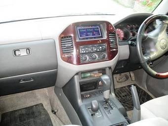 2002 Mitsubishi Pajero Pictures