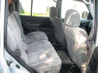 2002 Mitsubishi Pajero Photos