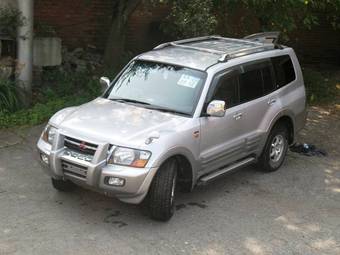 2002 Mitsubishi Pajero Photos