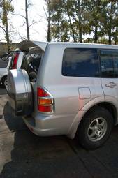 2002 Mitsubishi Pajero Pictures