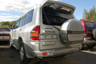 2002 Mitsubishi Pajero Photos