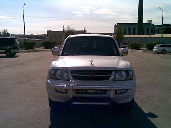 2002 Mitsubishi Pajero Photos