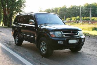 2002 Mitsubishi Pajero Photos