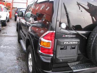 2002 Mitsubishi Pajero Photos