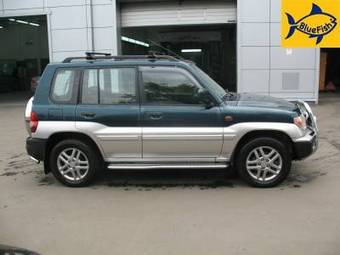 2002 Mitsubishi Pajero Pictures