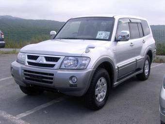 2002 Mitsubishi Pajero Photos