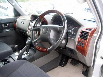2002 Mitsubishi Pajero Images