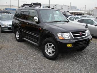 2002 Mitsubishi Pajero Photos