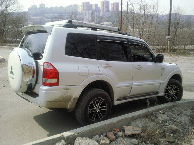 2003 Mitsubishi Pajero