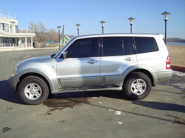 2003 Mitsubishi Pajero