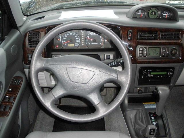 2003 Mitsubishi Pajero