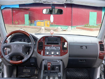 2003 Mitsubishi Pajero Photos