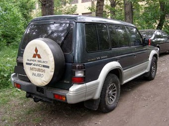 2003 Mitsubishi Pajero Pictures