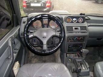 2003 Mitsubishi Pajero Photos
