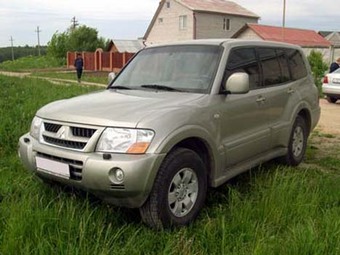 2003 Mitsubishi Pajero Pictures