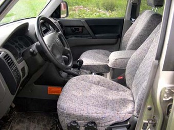 2003 Mitsubishi Pajero Photos
