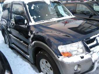 2003 Mitsubishi Pajero Photos