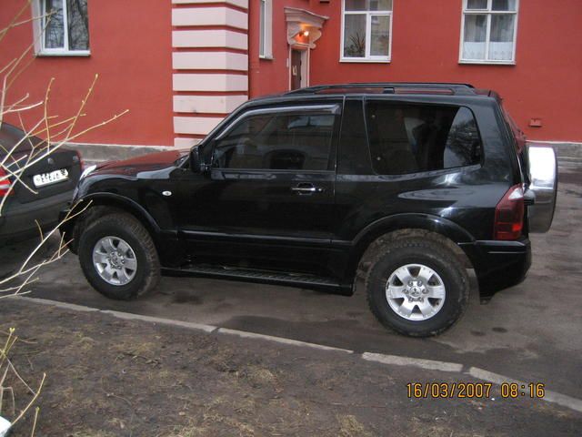 2003 Mitsubishi Pajero