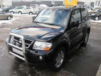 2003 Mitsubishi Pajero Photos