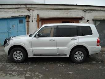 2003 Mitsubishi Pajero Photos