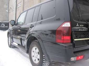 2003 Mitsubishi Pajero Photos