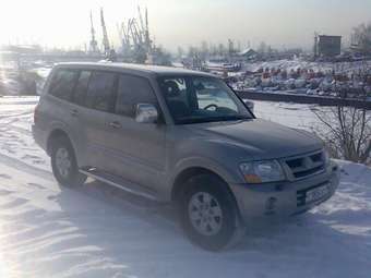 2003 Mitsubishi Pajero Photos