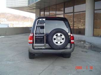 2003 Mitsubishi Pajero Pictures