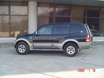 2003 Mitsubishi Pajero Pictures