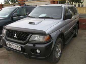 2003 Mitsubishi Pajero Photos