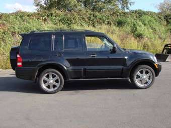 2003 Mitsubishi Pajero Pictures