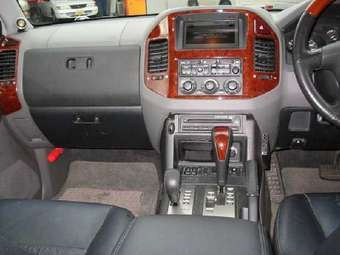 2003 Mitsubishi Pajero Images