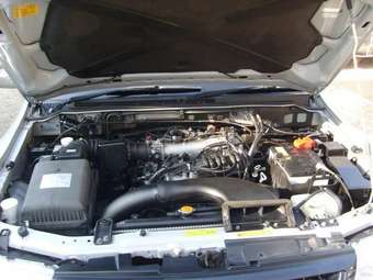 2003 Mitsubishi Pajero Photos