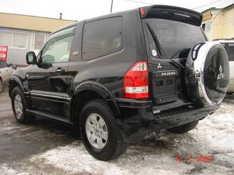 2003 Mitsubishi Pajero Pictures