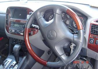 2003 Mitsubishi Pajero Pictures
