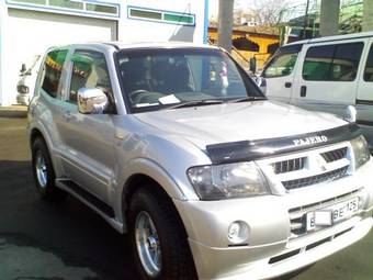 2003 Mitsubishi Pajero Photos